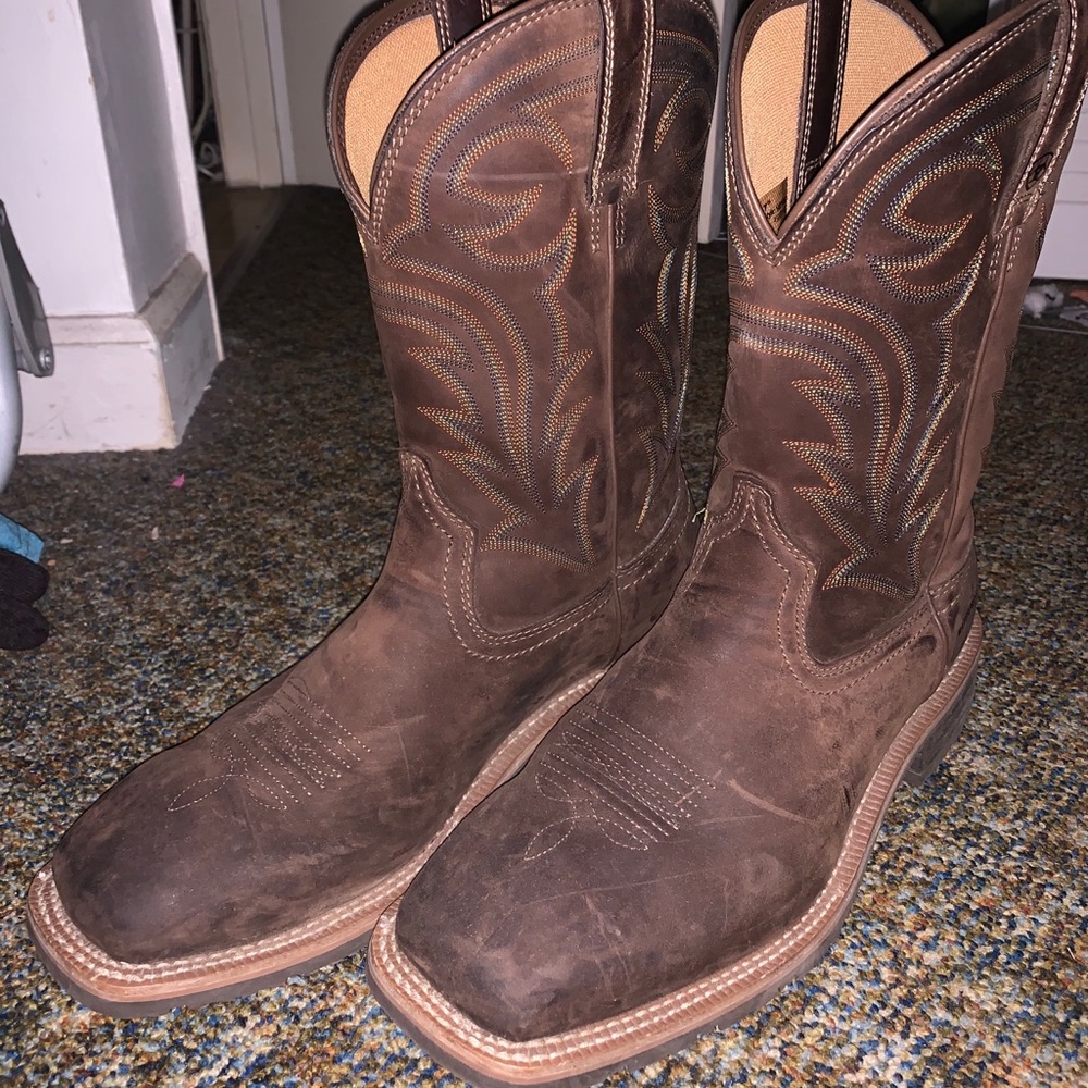 Men Ariat’s Waterproof Cowboy Boots